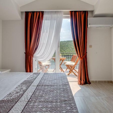 Villa San Apartments Tivat Eksteriør bilde