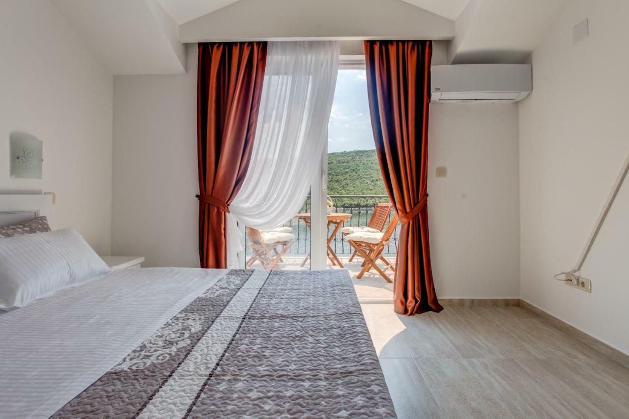 Villa San Apartments Tivat Eksteriør bilde
