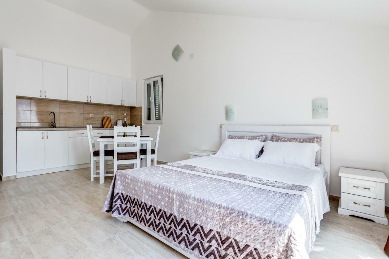 Villa San Apartments Tivat Eksteriør bilde