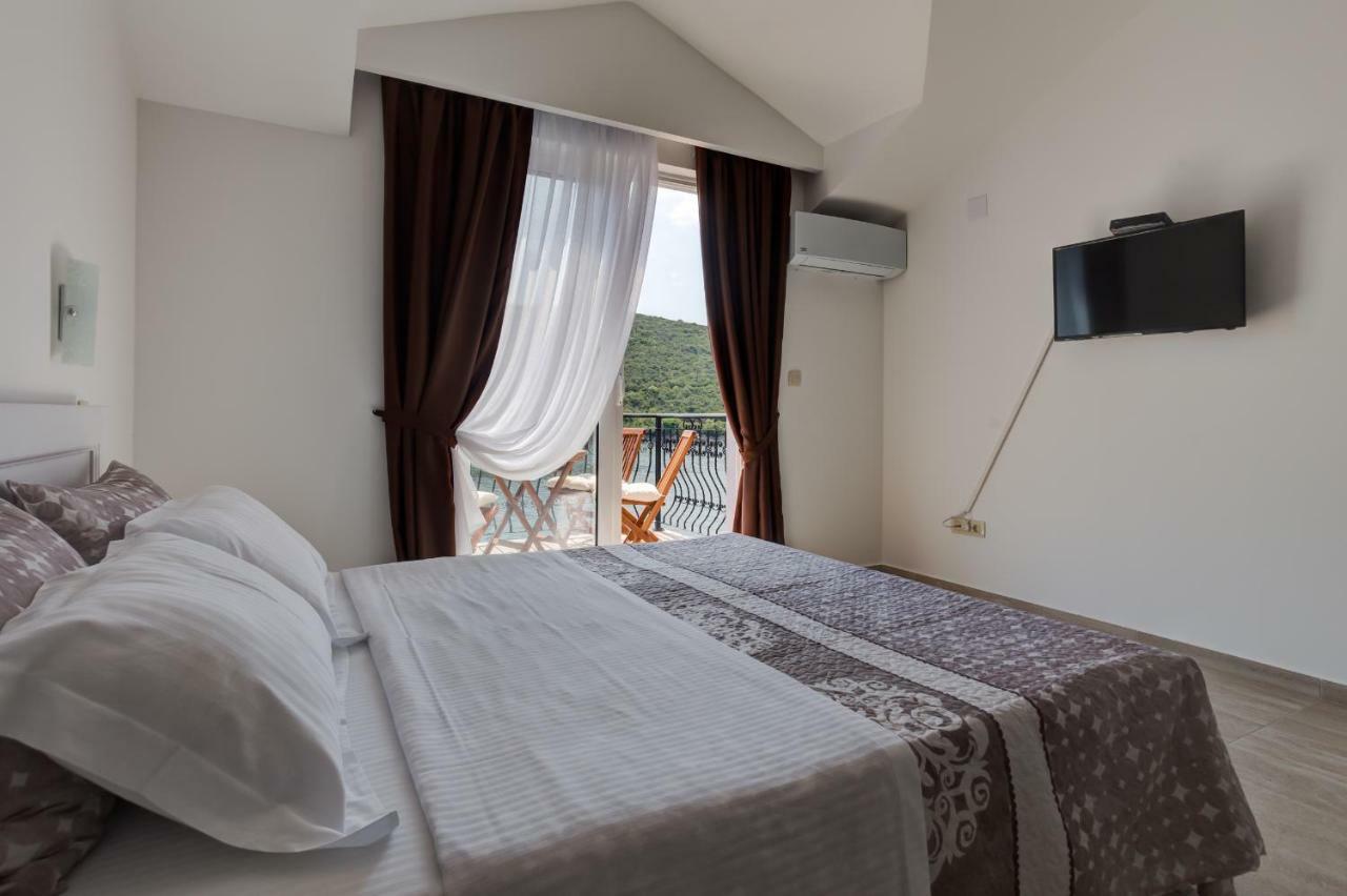 Villa San Apartments Tivat Eksteriør bilde