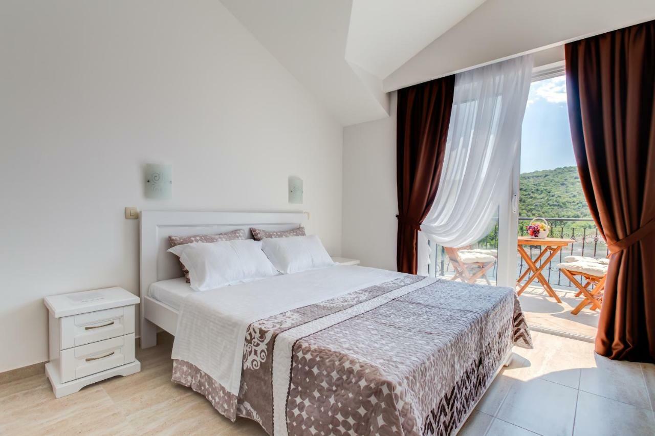 Villa San Apartments Tivat Eksteriør bilde